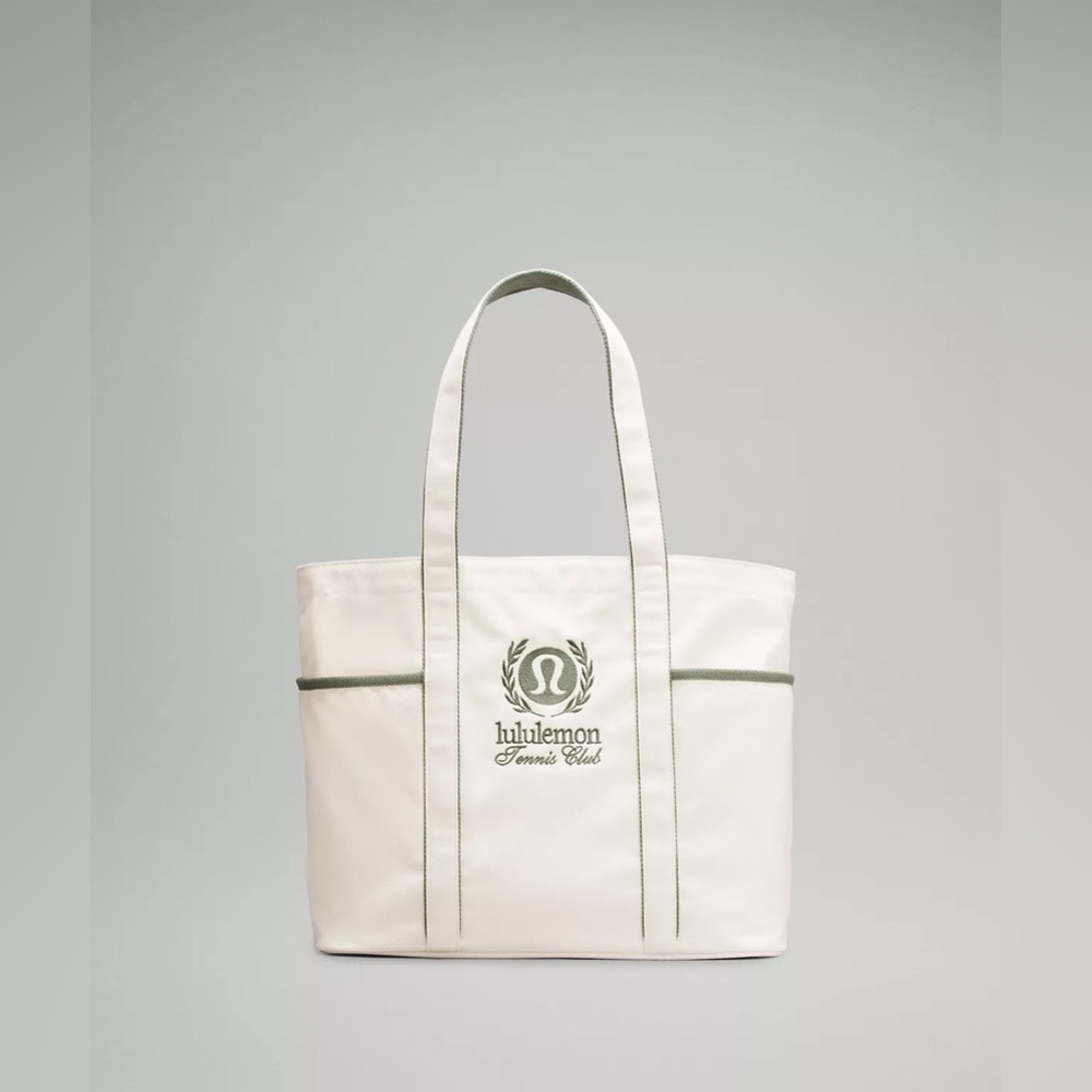 Lululemon Daily Multi-Pocket Canvas Tote Bag 20L
Tennis Club